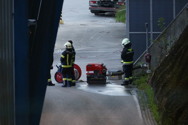 Brand bei Abfallverwertungsunternehmen in Wels-Schafwiesen