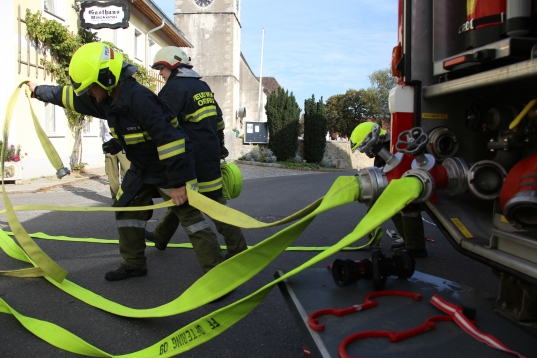 Groe Einsatzbung der Feuerwehren im Ortszentrum von Oftering