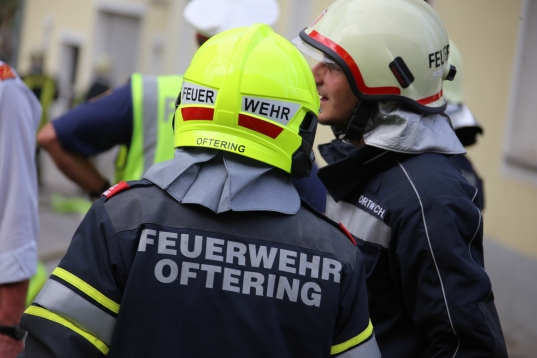 Groe Einsatzbung der Feuerwehren im Ortszentrum von Oftering