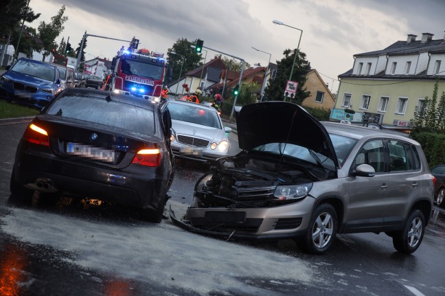 Heftiger Crash zwischen zwei PKW in Wels-Lichtenegg