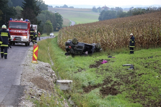 Fahrzeuglenkerin bei PKW-Überschlag in Gunskirchen verletzt