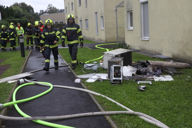 Zimmerbrand in einem Mehrparteienwohnhaus in Alkoven