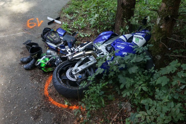 Motorradlenker (44) bei Kollision mit Traktor in Burgkirchen tdlich verletzt