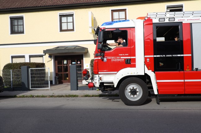 Einsatz der Feuerwehr nach Brandgeruch in einer Pension in Wels-Lichtenegg