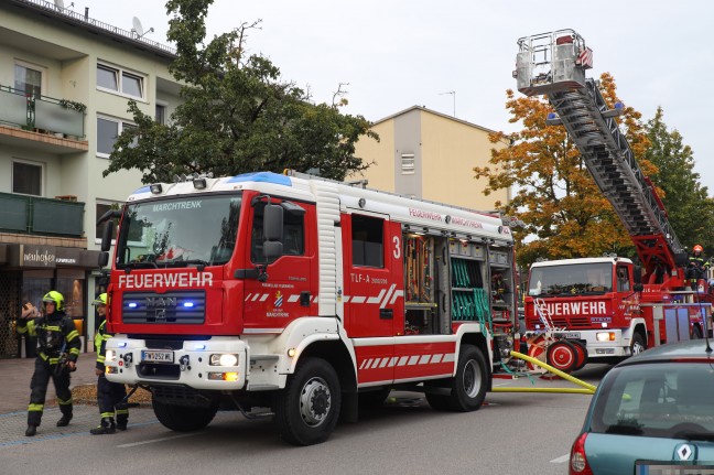 Zwei Feuerwehren zu befürchtetem Brand bei einem Wohn- und Geschäftsgebäude in Marchtrenk alarmiert