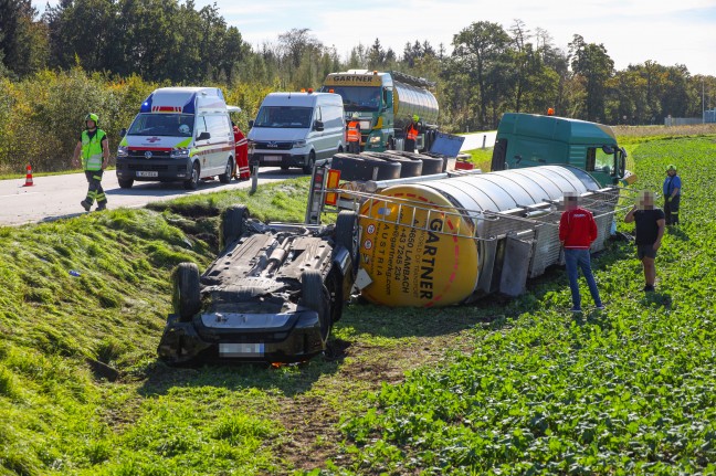 Schwerer Crash zwischen LKW und PKW auf Wiener Straße bei Gunskirchen fordert zwei Schwerverletzte