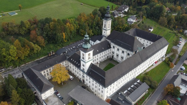 Tödlicher Sturz: Frau (64) in einem Stift in Schlierbach tot aufgefunden