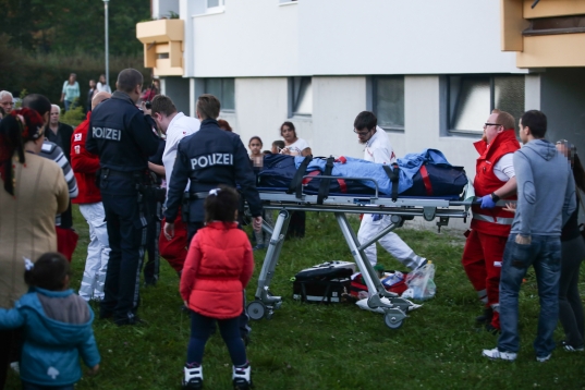 Kind aus sechstem Stock gestürzt und schwer verletzt