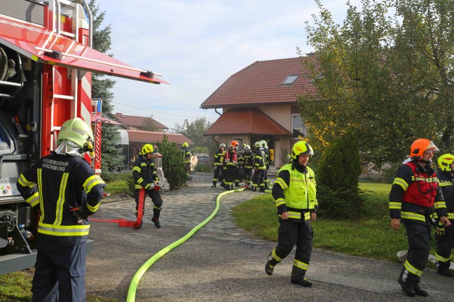 Acht Feuerwehren bei Zimmerbrand in Überackern im Einsatz
