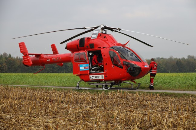 Personenrettung: Schwerer landwirtschaftlicher Unfall auf Bauernhof in Bad Wimsbach-Neydharting