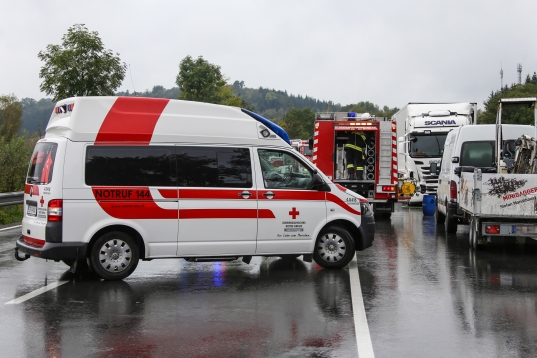 Verkehrsunfall zwischen LKW und PKW auf der Innviertler Straße in Wallern an der Trattnach