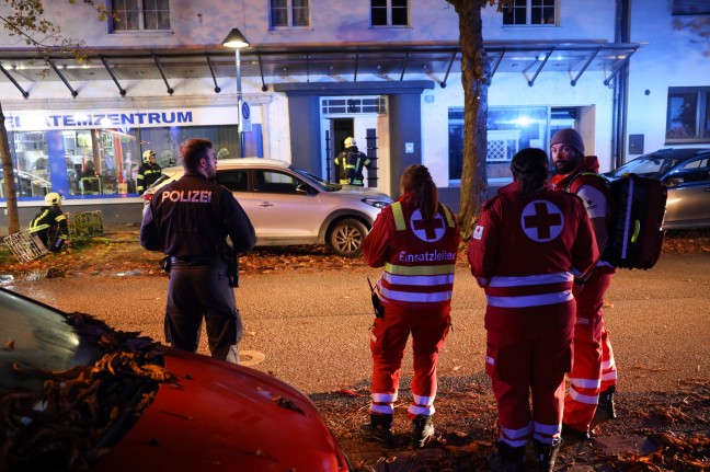 Brandeinsatz: Verrauchtes Stiegenhaus in einem Wohn- und Geschftsgebude in Wels-Neustadt