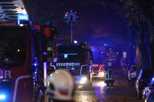 Brandeinsatz: Verrauchtes Stiegenhaus in einem Wohn- und Geschftsgebude in Wels-Neustadt