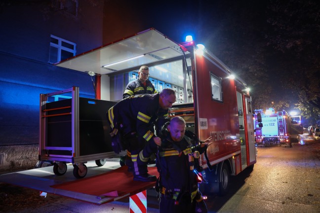 Brandeinsatz: Verrauchtes Stiegenhaus in einem Wohn- und Geschftsgebude in Wels-Neustadt