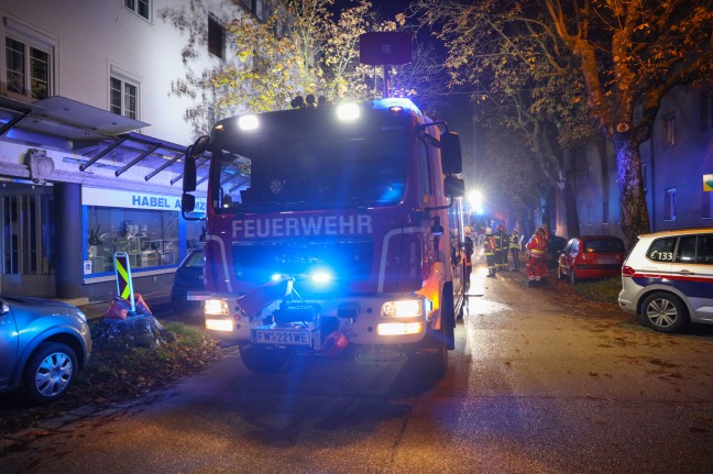 Brandeinsatz: Verrauchtes Stiegenhaus in einem Wohn- und Geschftsgebude in Wels-Neustadt