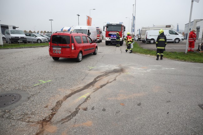 Kreuzungscrash zwischen zwei PKW in Asten endet glimpflich