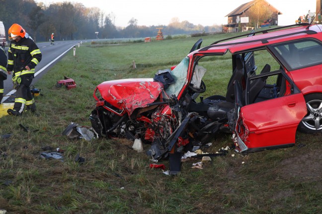 Zwei teils Schwerverletzte bei heftigem Crash auf Rieder Strae in St. Marienkirchen am Hausruck