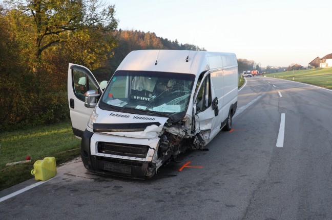 Zwei teils Schwerverletzte bei heftigem Crash auf Rieder Straße in St. Marienkirchen am Hausruck