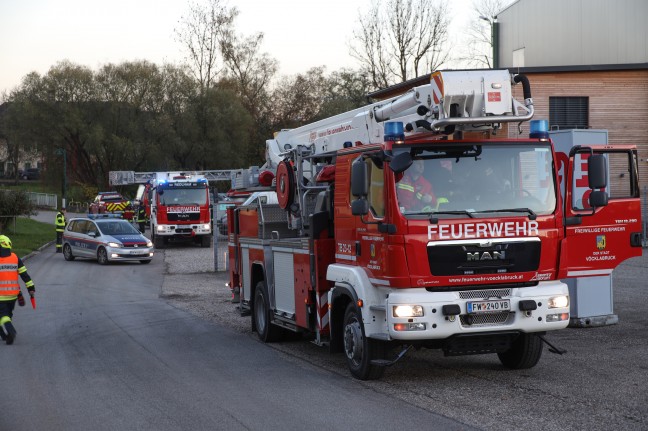 Drei Feuerwehren bei Personenrettung nach schwerem Arbeitsunfall in Redlham im Einsatz