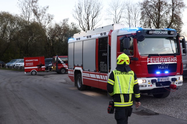 Drei Feuerwehren bei Personenrettung nach schwerem Arbeitsunfall in Redlham im Einsatz