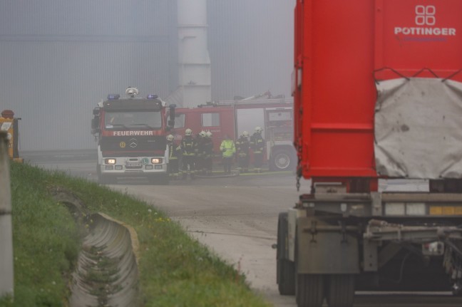 Brand bei einem Abfallentsorgungsunternehmen in Wels-Schafwiesen