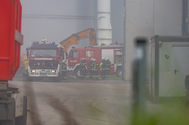 Brand bei einem Abfallentsorgungsunternehmen in Wels-Schafwiesen