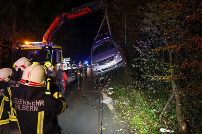 Auto in Seitenlage: PKW-Lenker bei Verkehrsunfall in Sierning verletzt