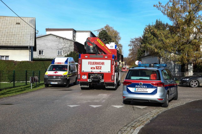 Personenrettung: Person durch Feuerwehr vom Balkon eines Wohnhauses in Traun gerettet