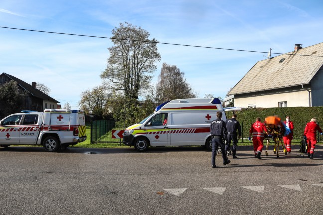 Personenrettung: Person durch Feuerwehr vom Balkon eines Wohnhauses in Traun gerettet