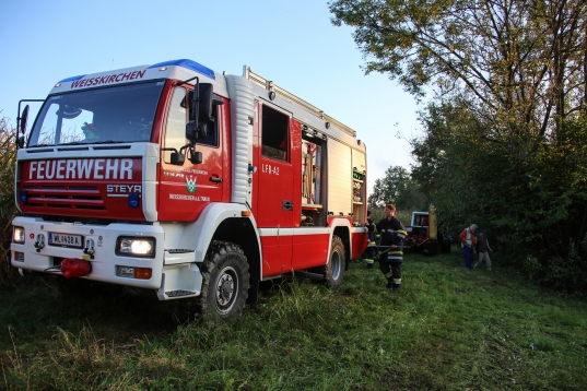 Feuerwehr bei Traktorbergung in Weikirchen an der Traun im Einsatz