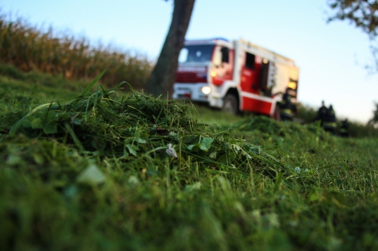 Feuerwehr bei Traktorbergung in Weikirchen an der Traun im Einsatz