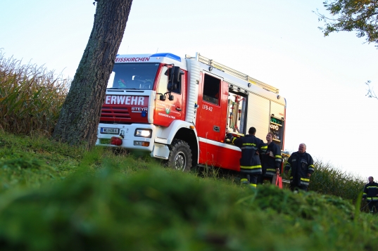 Feuerwehr bei Traktorbergung in Weikirchen an der Traun im Einsatz