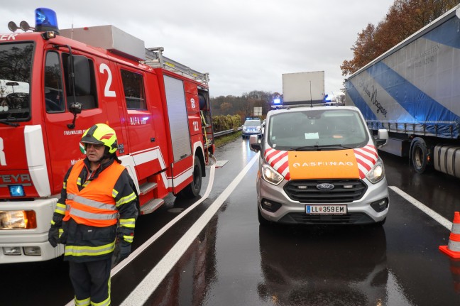 Vollbrand eines Kleintransporters auf Welser Autobahn bei Pucking