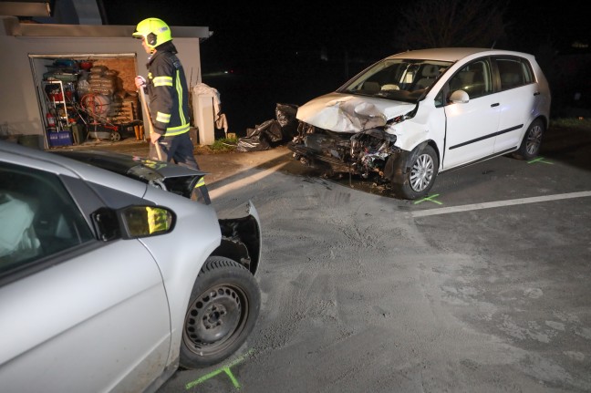 Drei Verletzte bei Frontalcrash zweier PKW in Offenhausen