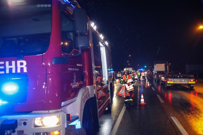 Auffahrunfall mit drei beteiligten Fahrzeugen auf Wiener Strae in Marchtrenk