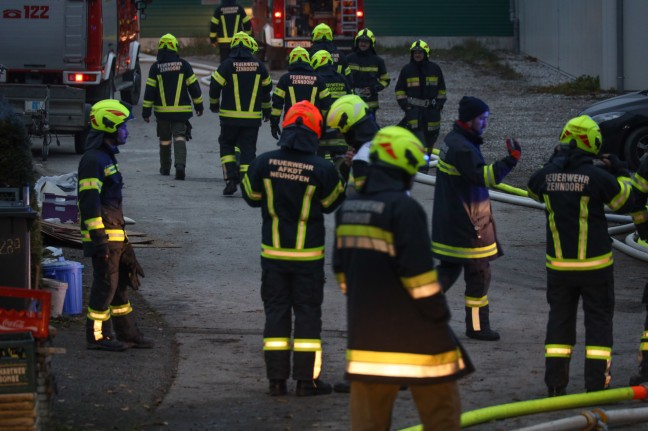 Großeinsatz für 16 Feuerwehren bei Brand in einem Gewerbebetrieb in Kremsmünster