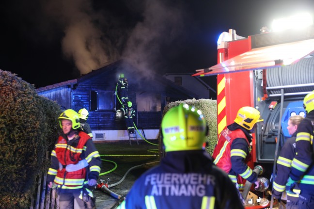 Holzhaus in Attnang-Puchheim nahezu in Vollbrand