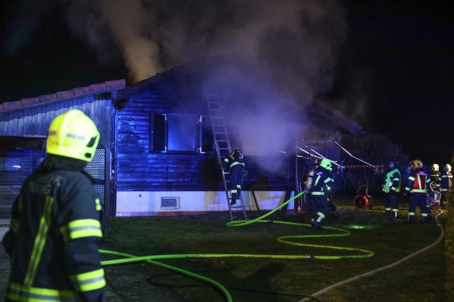 Holzhaus in Attnang-Puchheim nahezu in Vollbrand