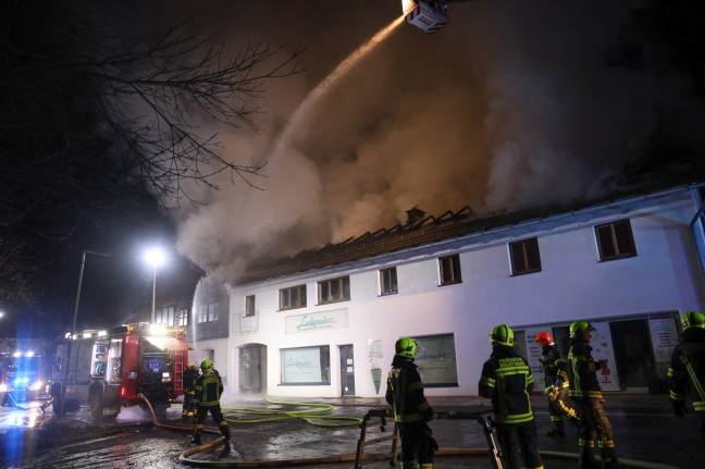 Grobrand eines Gewerbegebudes in Scharnstein