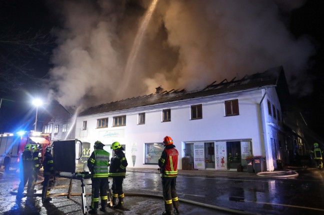 Grobrand eines Gewerbegebudes in Scharnstein