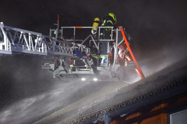 Grobrand eines Gewerbegebudes in Scharnstein