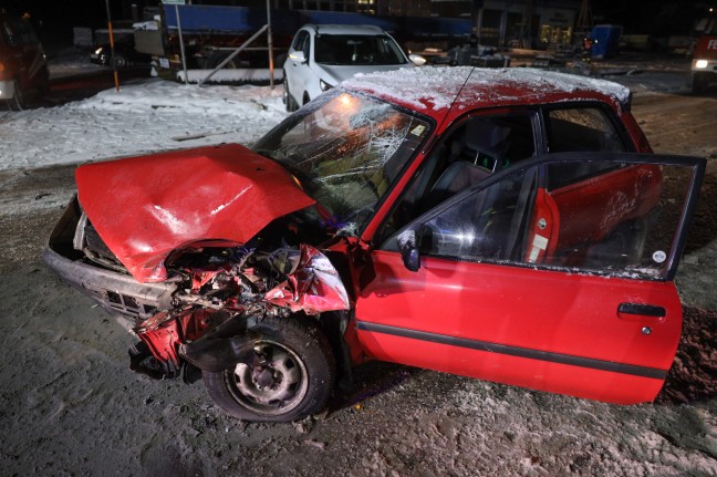 Schwerer Verkehrsunfall zwischen zwei PKW in Pettenbach