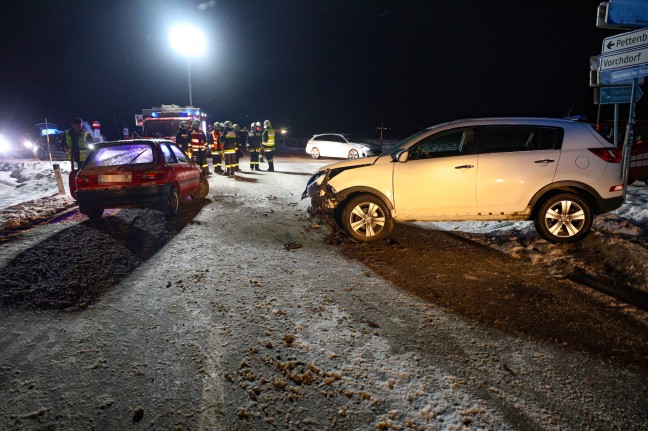 Schwerer Verkehrsunfall zwischen zwei PKW in Pettenbach