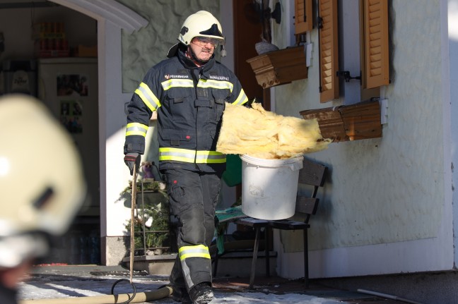 Brand im Dachboden eines Wohnhauses in Stroheim sorgt für Großeinsatz