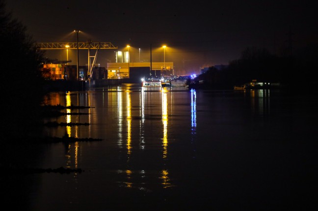 Ein Todesopfer: Auto im Ennshafen bei Enns ins Hafenbecken gestrzt