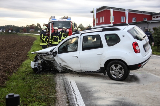 Schwerer Verkehrsunfall in Steinerkirchen an der Traun fordert zwei Verletzte