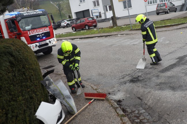 Kreuzungscrash mit drei PKW in Weikirchen an der Traun