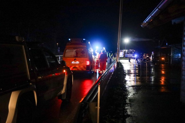 Vier Verletzte bei schwerem Kreuzungscrash in Roitham am Traunfall