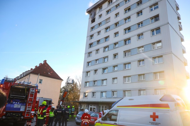 Brand in einem Hochhaus in Enns fordert ein Todesopfer