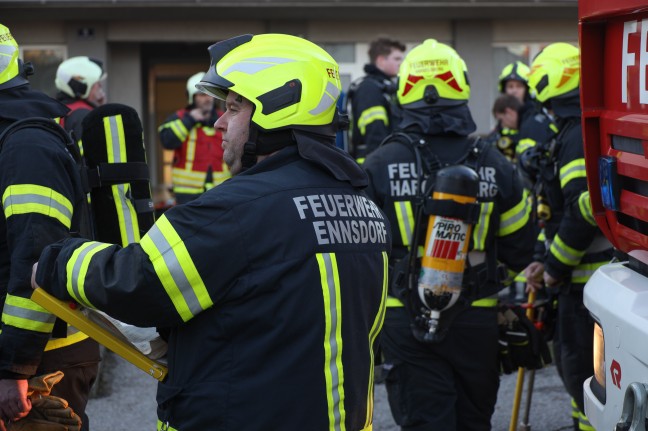 Brand in einem Hochhaus in Enns fordert ein Todesopfer